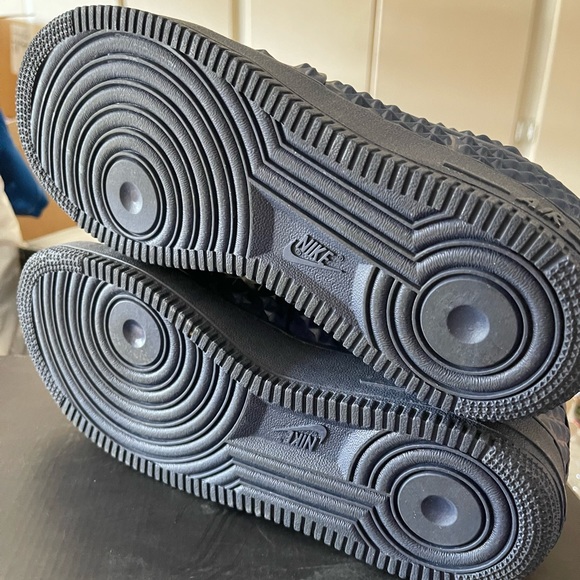 NIKE AIR FORCE 1 LV8 VT MIDNIGHT-NAVY/NAVY COLOR SIZE 8 MENS - Picture 5 of 6